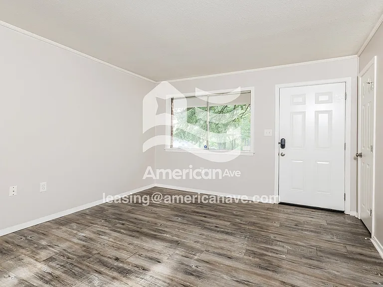 1416565_003_living_room_13718726.jpg