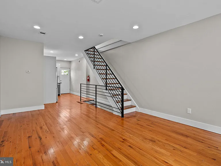 2142 N Percy St — Photo 3