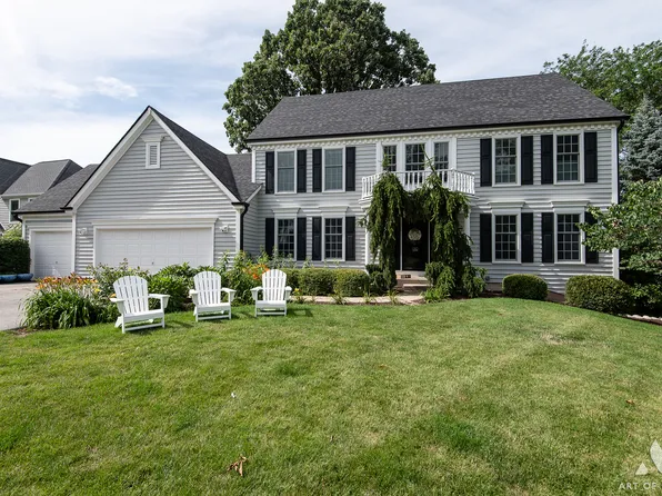 733 Saddle Rdg, Crystal Lake, IL 60012