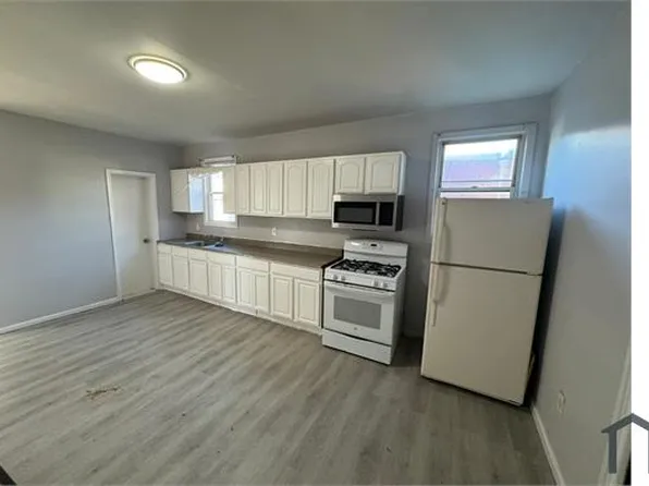 126 Eastern Pkwy #1, Irvington, NJ 07111