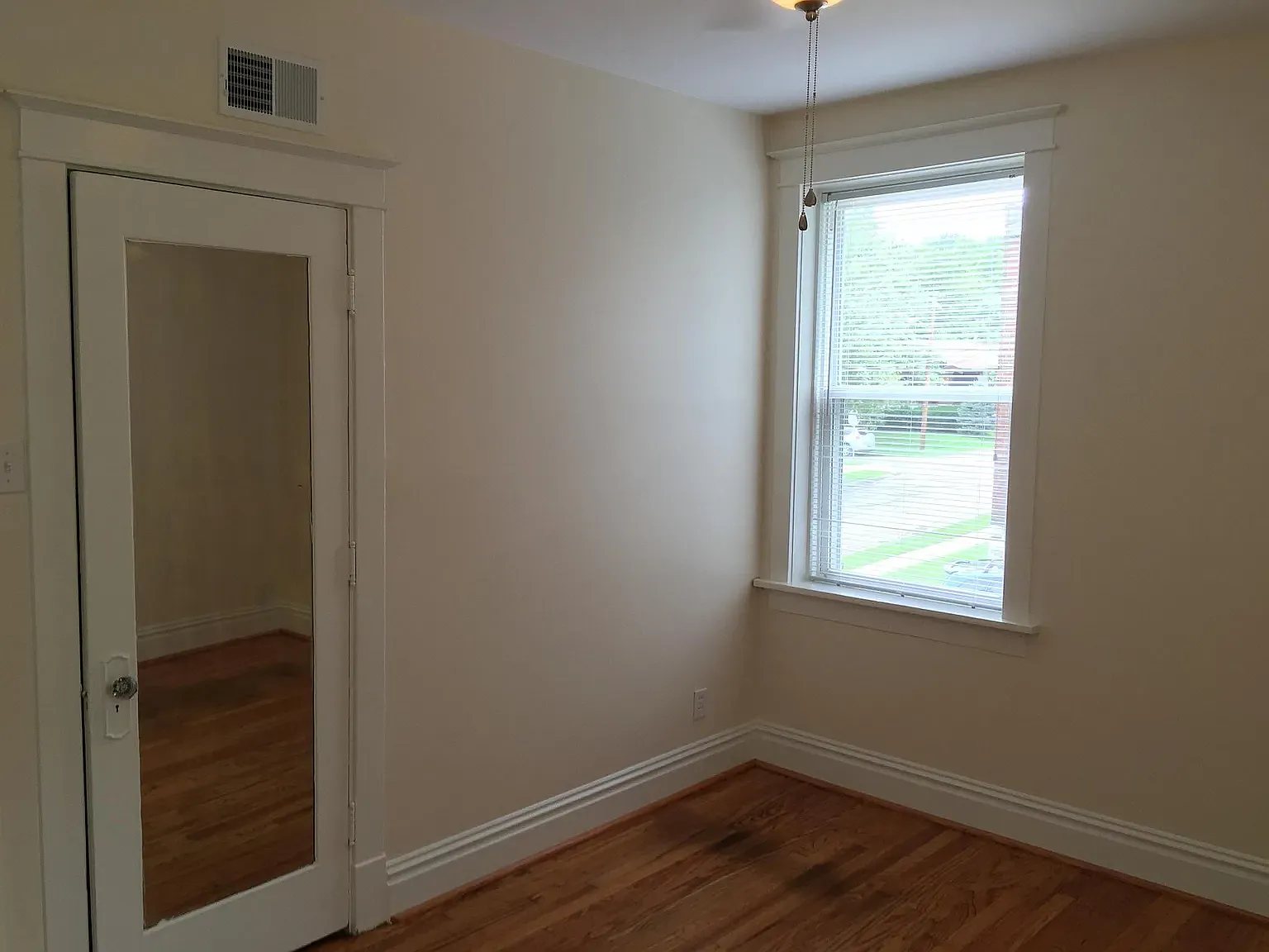 2408 Roseland — Photo 3