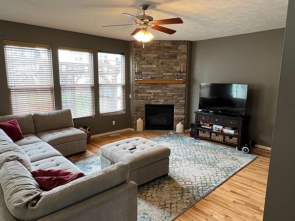 5th image of 2310 S River Rock Dr