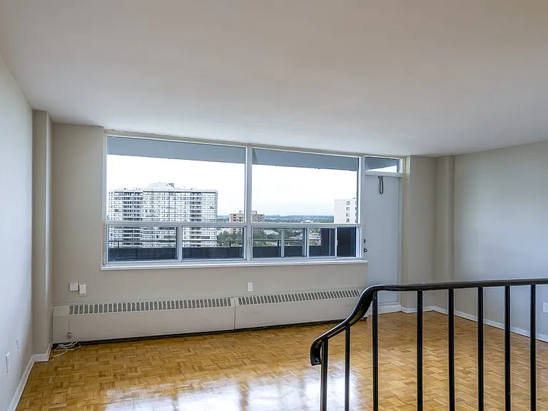 6161 Bathurst St — Photo 12
