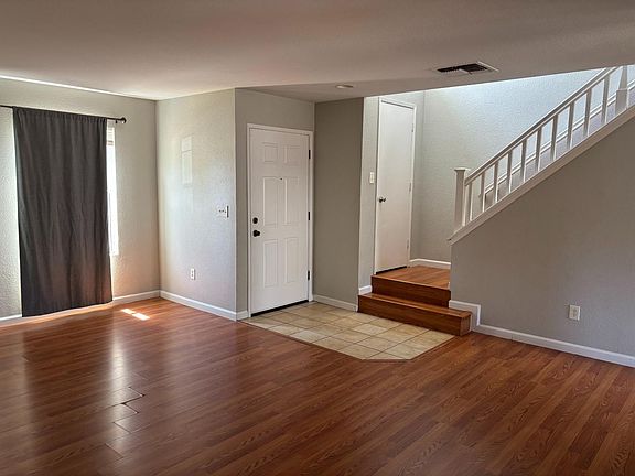 5th image of 3358 Jonathen St