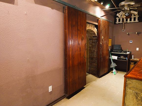 3rd image of 615 N Cedar St