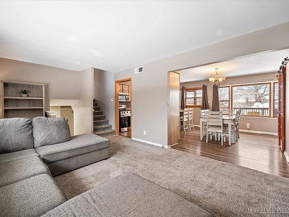 5th image of 921 Birchwood Dr