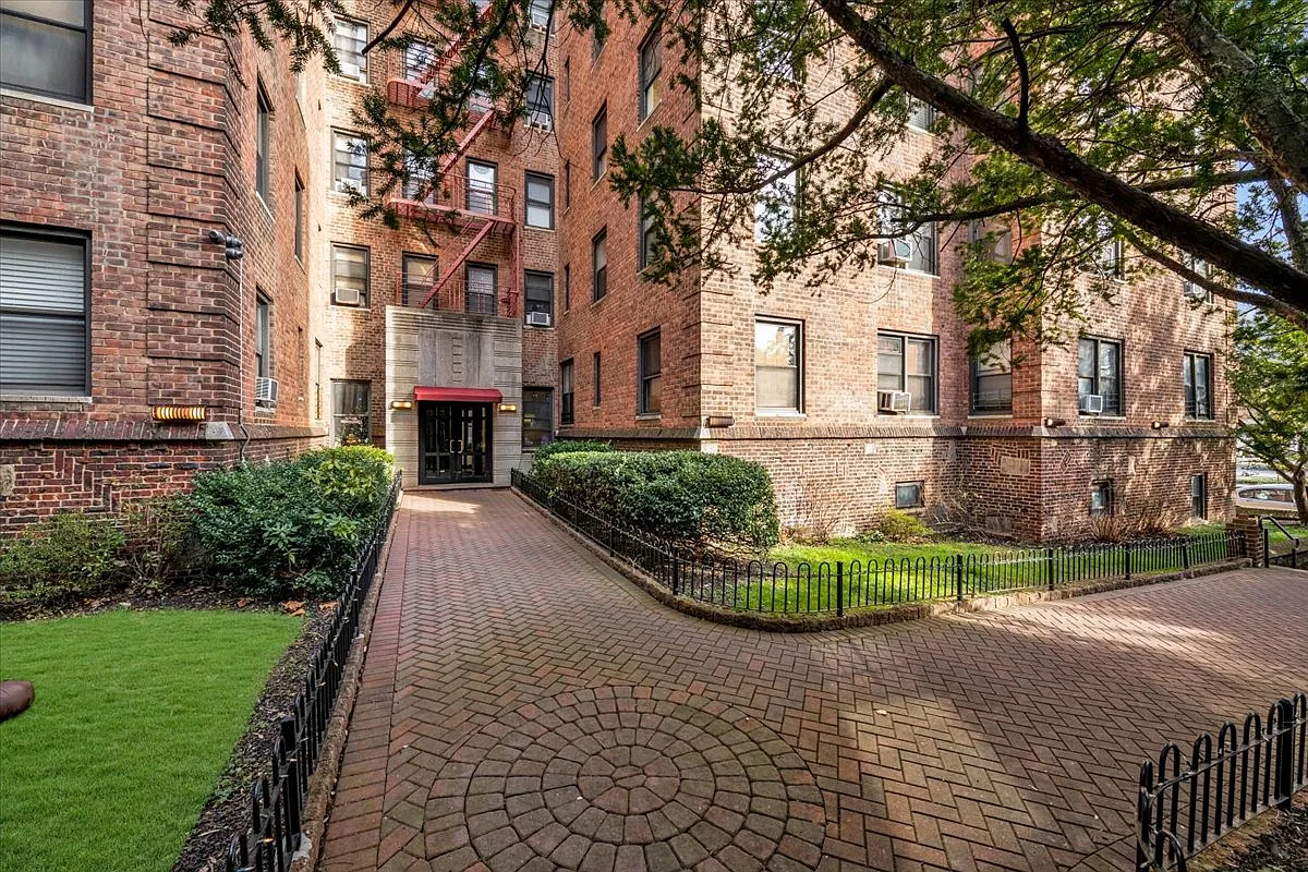 3017 Riverdale Ave Unit 3C  