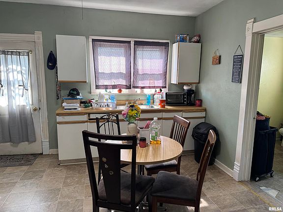 3rd image of 335 E Market St