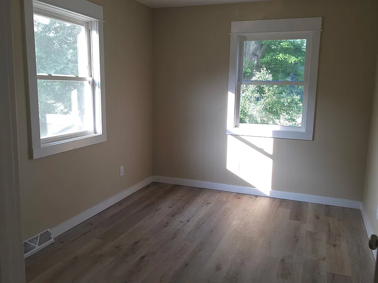 4231 S Johnson Rd — Photo 10