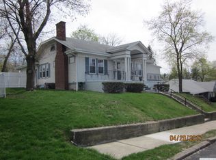 15 Milo St, Hudson, NY 12534