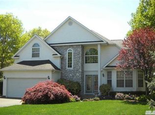 4 Lyndsie Ct, Medford, NY 11763