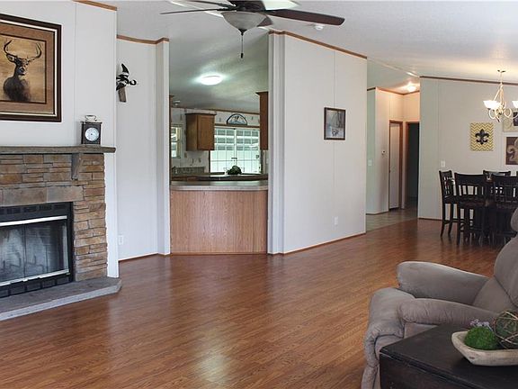 3rd image of 2073 E Holbrook Cir