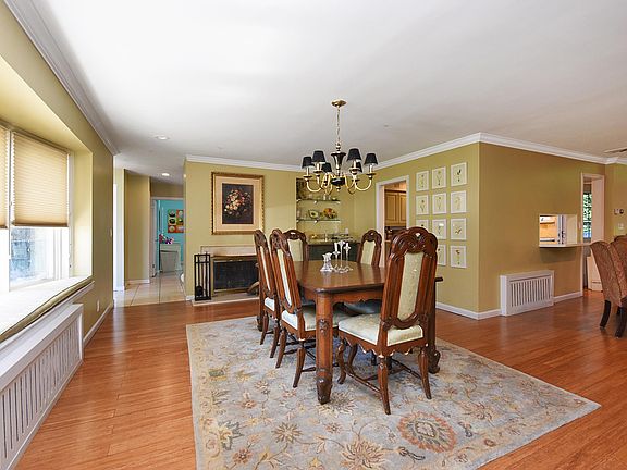 5th image of 18 Thompson Dr