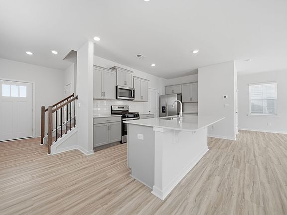 3rd image of 608 13th Avenue Dr NE