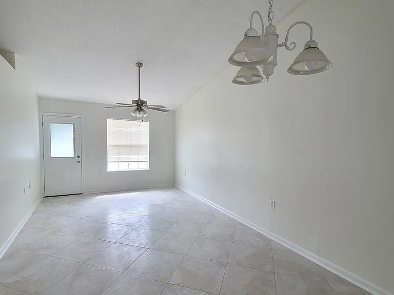 9623 Cobblebrook Dr — Photo 5