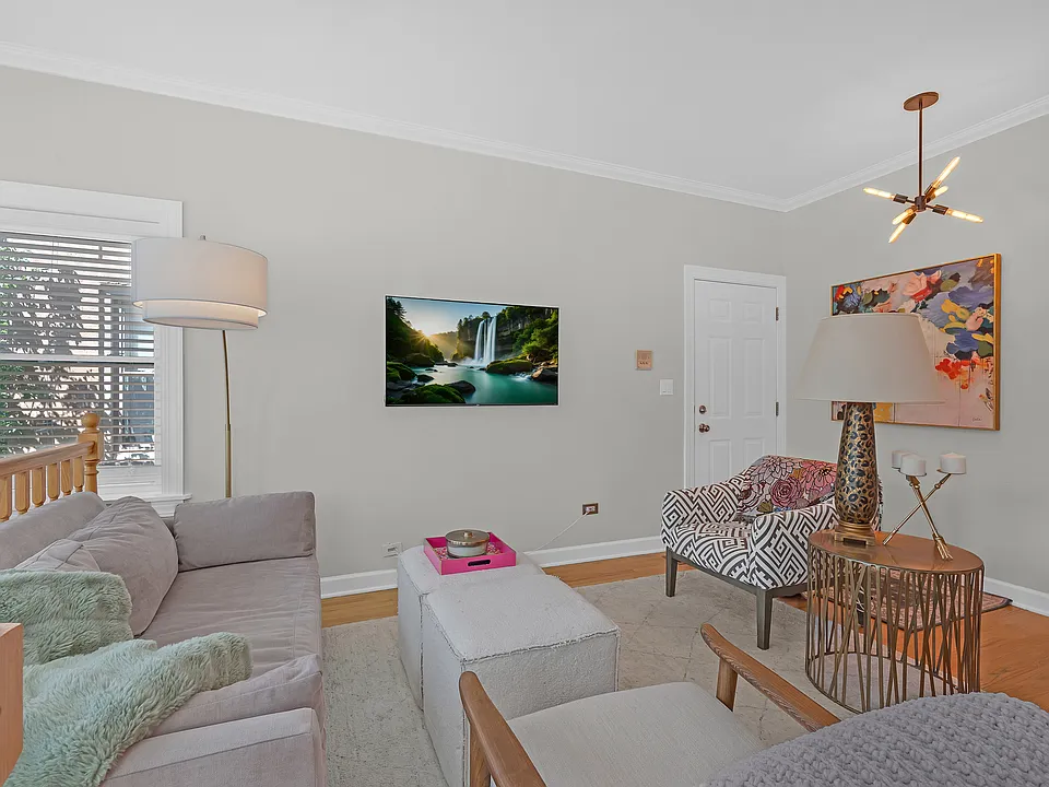 4055 N Southport Ave #1