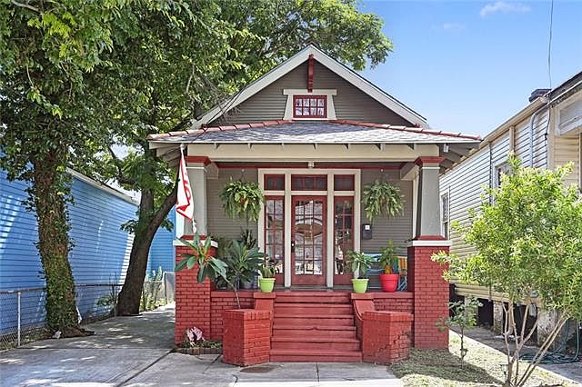 1st image of 604 Elmira Ave