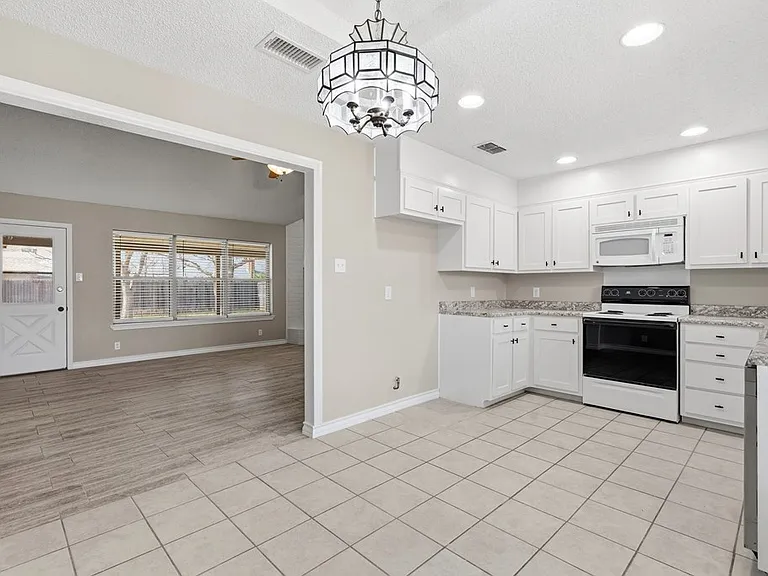 3309 Edgemont Dr — Photo 7