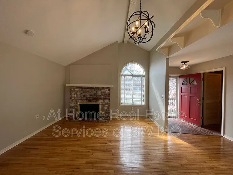 3655 E Cromwell Ln — Photo 3