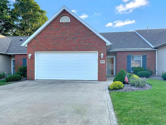 2nd image of 907 Oakbrook Dr