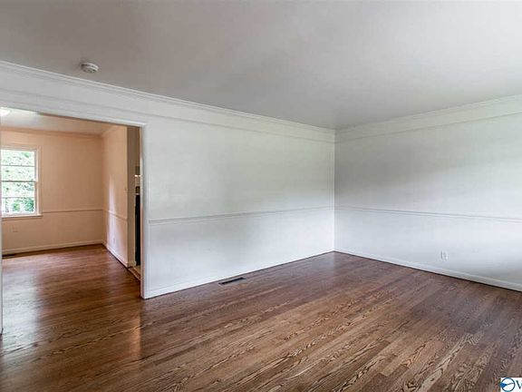 3rd image of 906 Jordan Ln NW