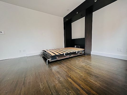 4th image of 239 E 10th St APT 4A