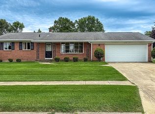 1623 Valley View Dr, Freeport, IL 61032