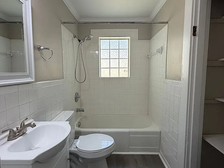 208 Linwood Dr — Photo 7
