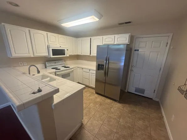 2083 5th St, Davis, CA 95618