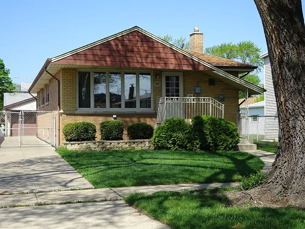 7922 Major Ave photo 1