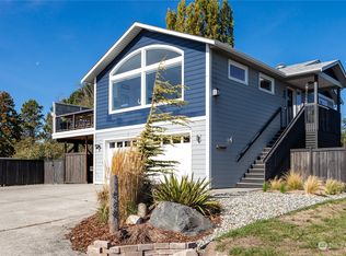 1088 Landing Cir, Oak Harbor, WA 98277
