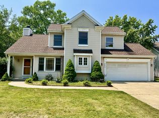 5651 S 45th St, Greenfield, WI 53220