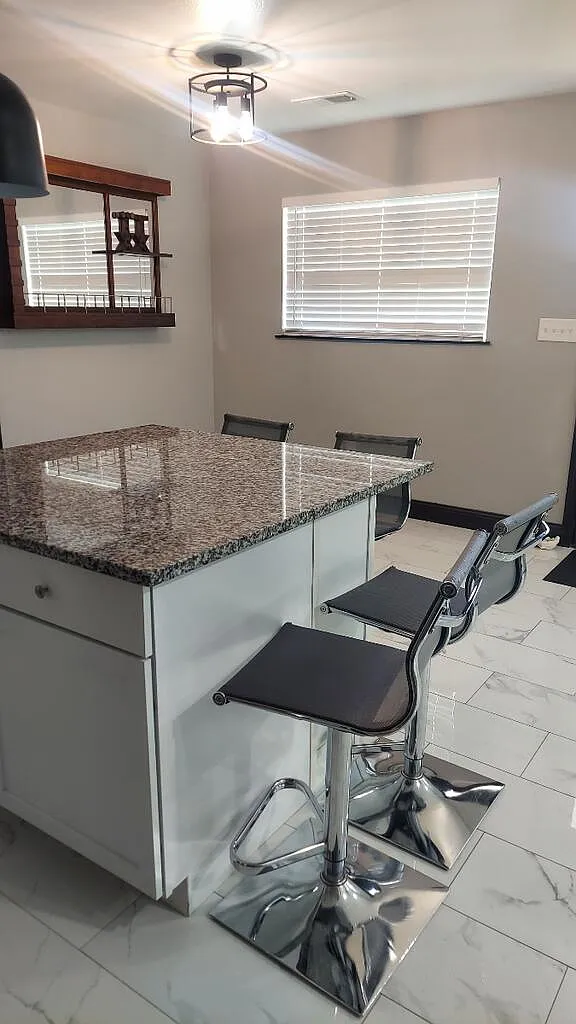 3 bed, 2.0 bath, 1064 sqft, $2,250 — Photo 4