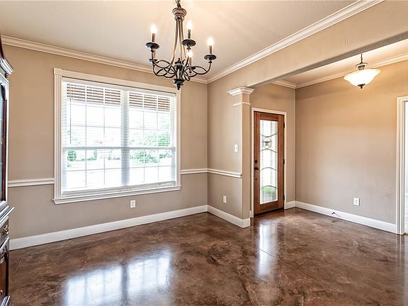 5th image of 315 Canterbury Dr