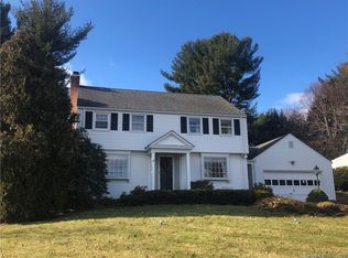 29 Sunrise Hill Dr, West Hartford, CT 06107