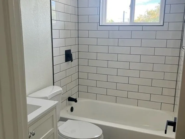Adamson Apartments — Photo 24