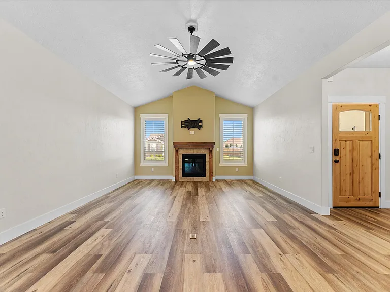 1065 SW Camille Dr — Photo 7