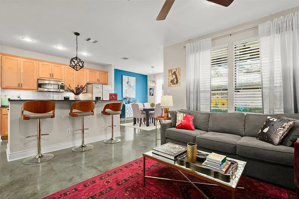 2 bed, 2.5 bath, 1401 sqft, $5,200 — Photo 4