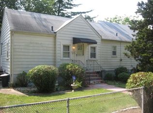 6 Saranac Rd, West Hempstead, NY 11552