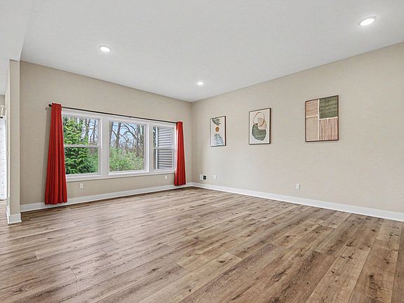 3rd image of 6767 Creekside View Dr SE