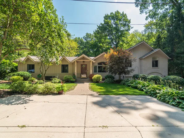 3850 Tahoe St, Commerce Township, MI 48390