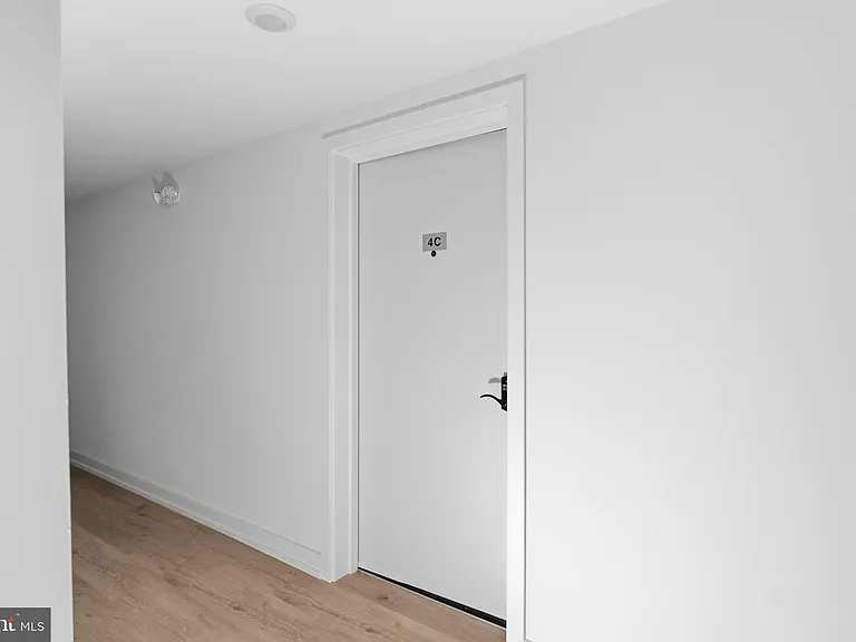 209 New St #4C — Photo 2