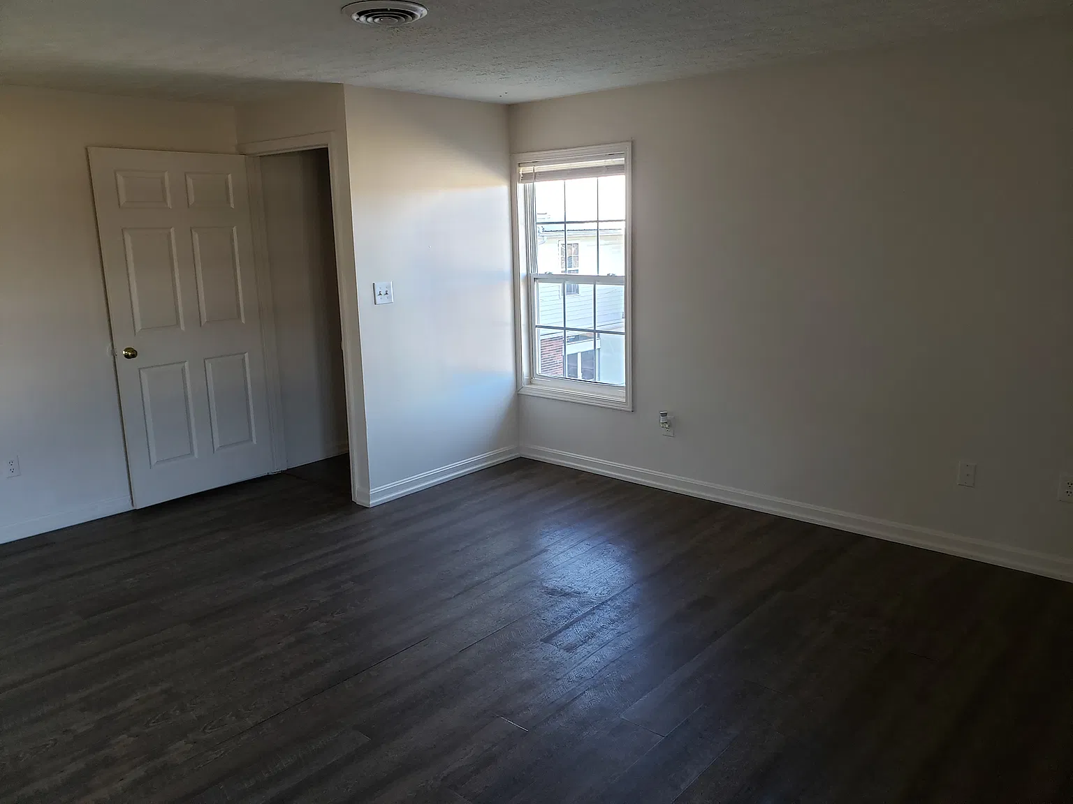 Hillcrest Apartments — Photo 4