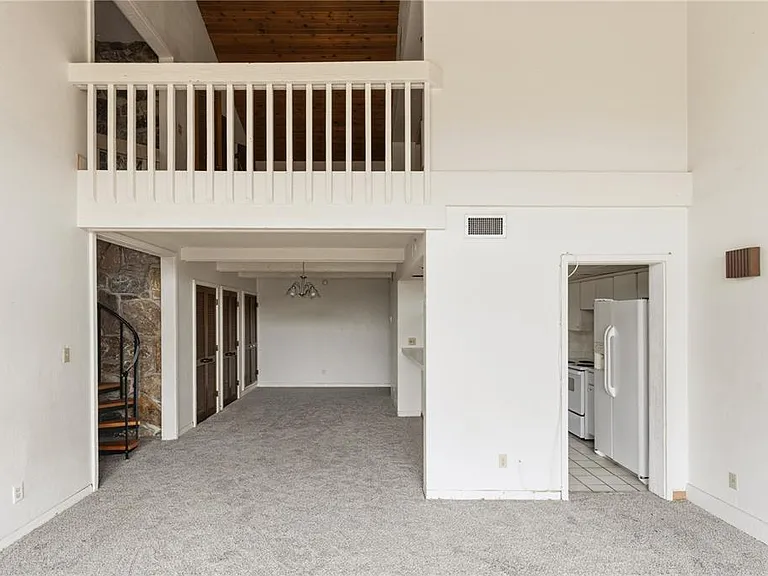 2114 Corner Lake Dr #E — Photo 11