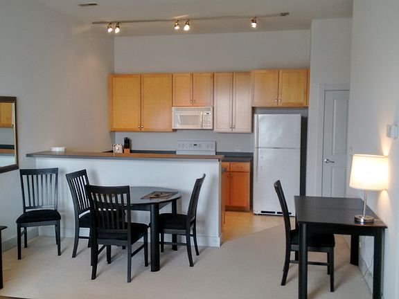 4th image of 132 N Jefferson St APT 553