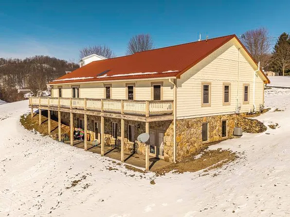 180 Overlook Dr, Buckhannon, WV 26201