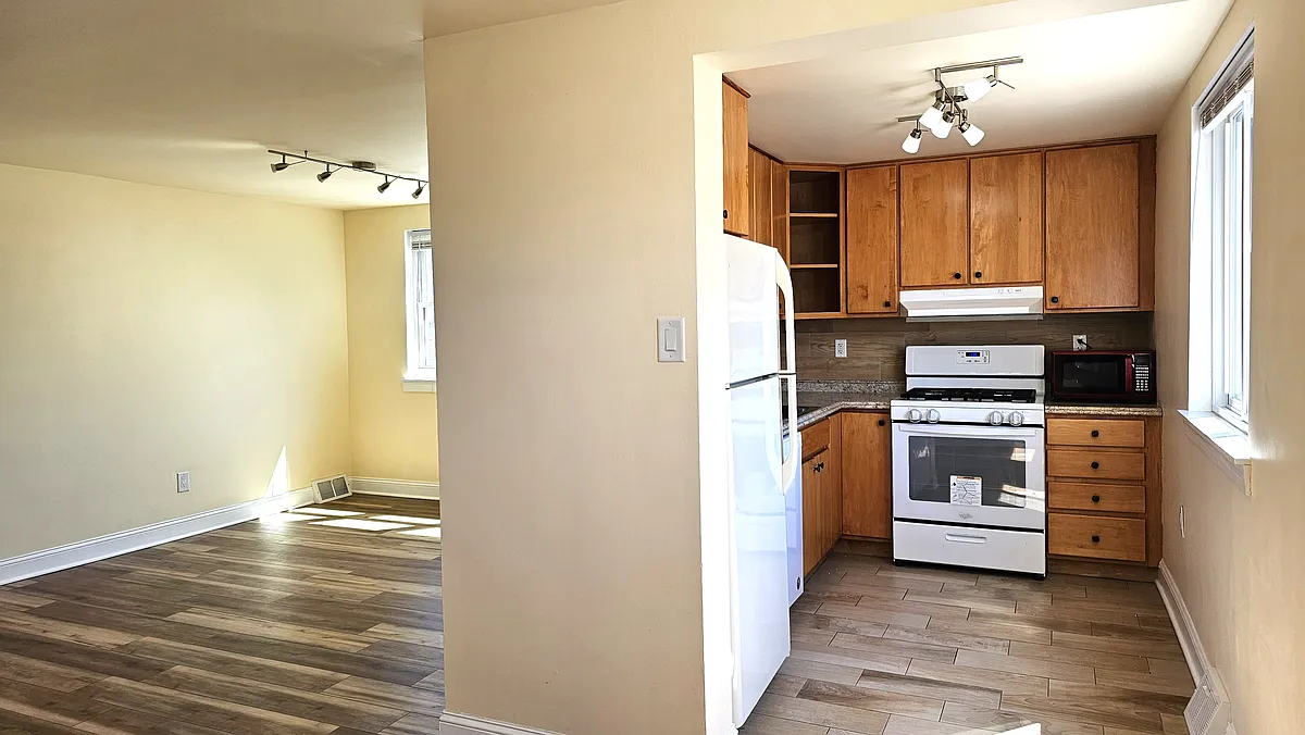 Building Photo - 2806 Ryerson Pl #1