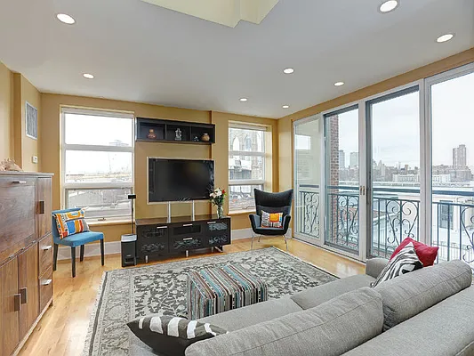 Sold by Sotheby's International Realty | media 18