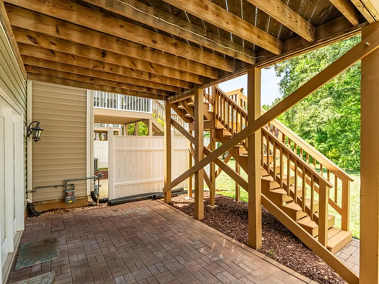 207 Towne Ridge Ln — Photo 33