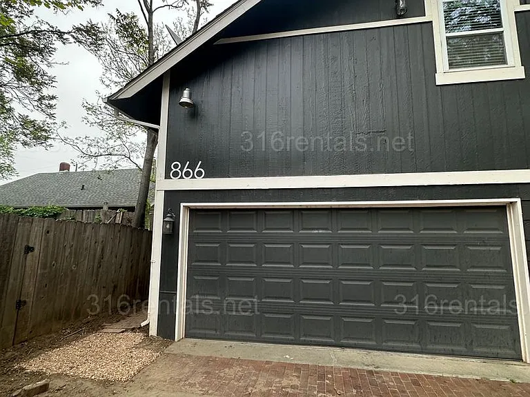 866 N Nims Ave — Photo 1